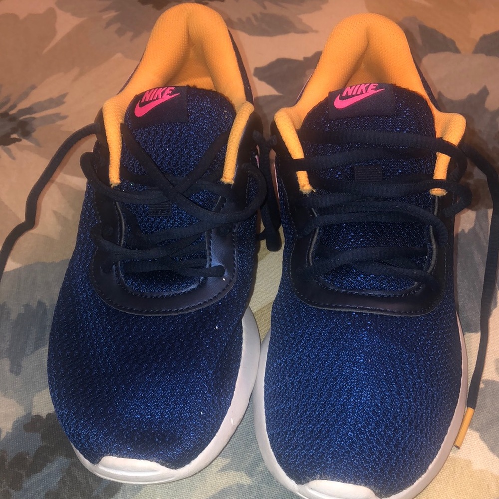 Women’s Nike sneakers